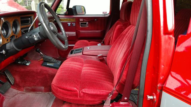 1991 Chevrolet Suburban Base Sport Utility 4-Door - photo 11