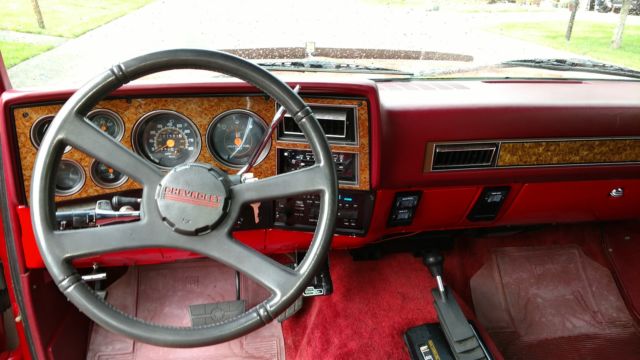 1991 Chevrolet Suburban Base Sport Utility 4-Door - photo 13