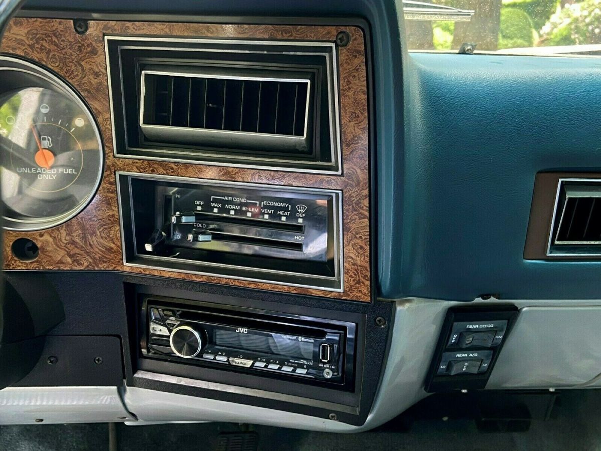 1991 Chevrolet Suburban LS - photo 11