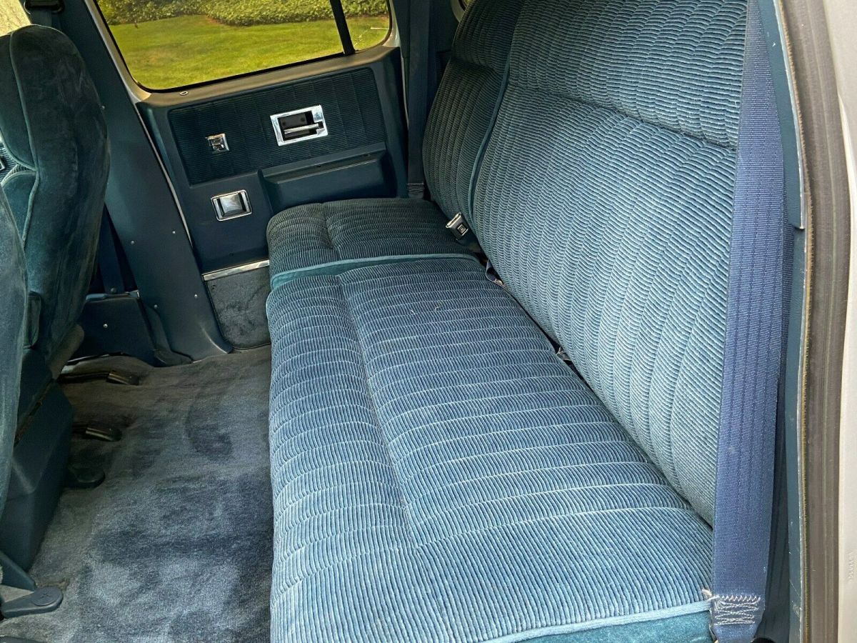1991 Chevrolet Suburban LS - photo 13