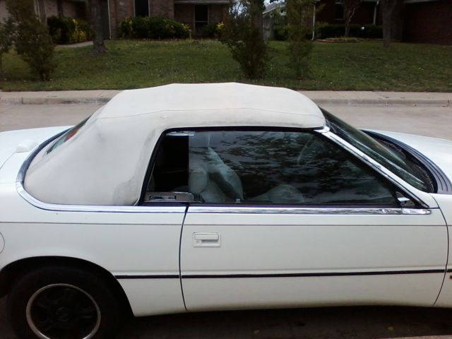 1991 Chrysler LeBaron Base Convertible 2-Door 3.0L 1991 Chrysler LeBaron