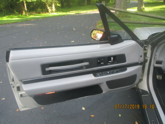 1991 Buick Reatta - photo 9
