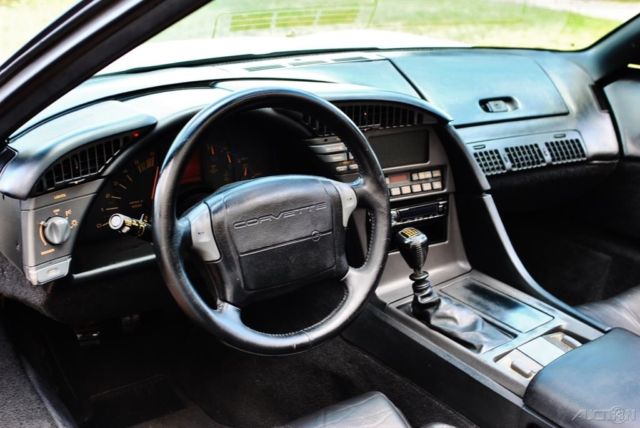 1991 Chevrolet Corvette Convertible only 49k Miles Clean CarFax - photo 4