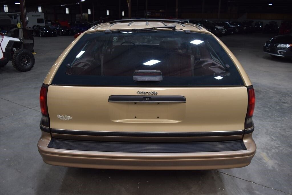 1991 Oldsmobile Custom Cruiser 4dr Wagon 3 Seat - photo 4