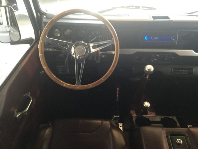 1980 Land Rover Defender 110 STATION WAGON LHD - photo 3