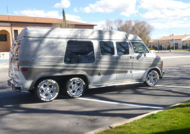 1991 Dodge Ram Van - photo 2