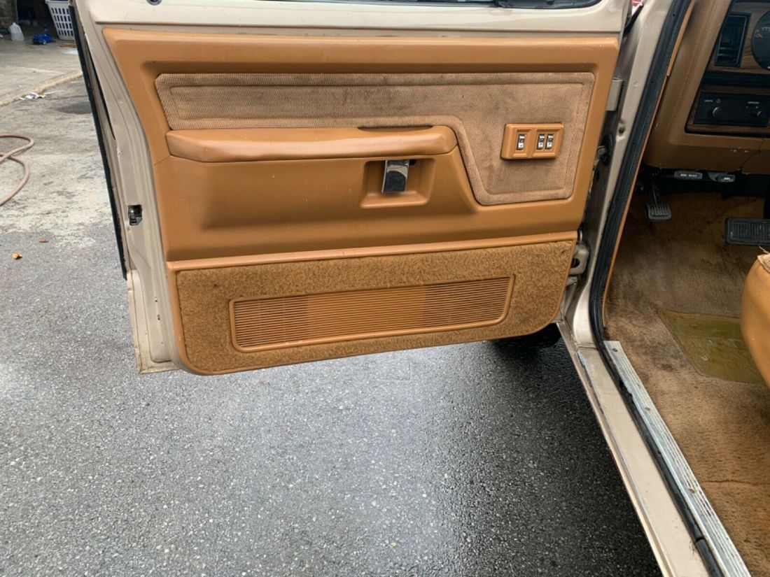 1991 Dodge Ram 2500 - photo 6