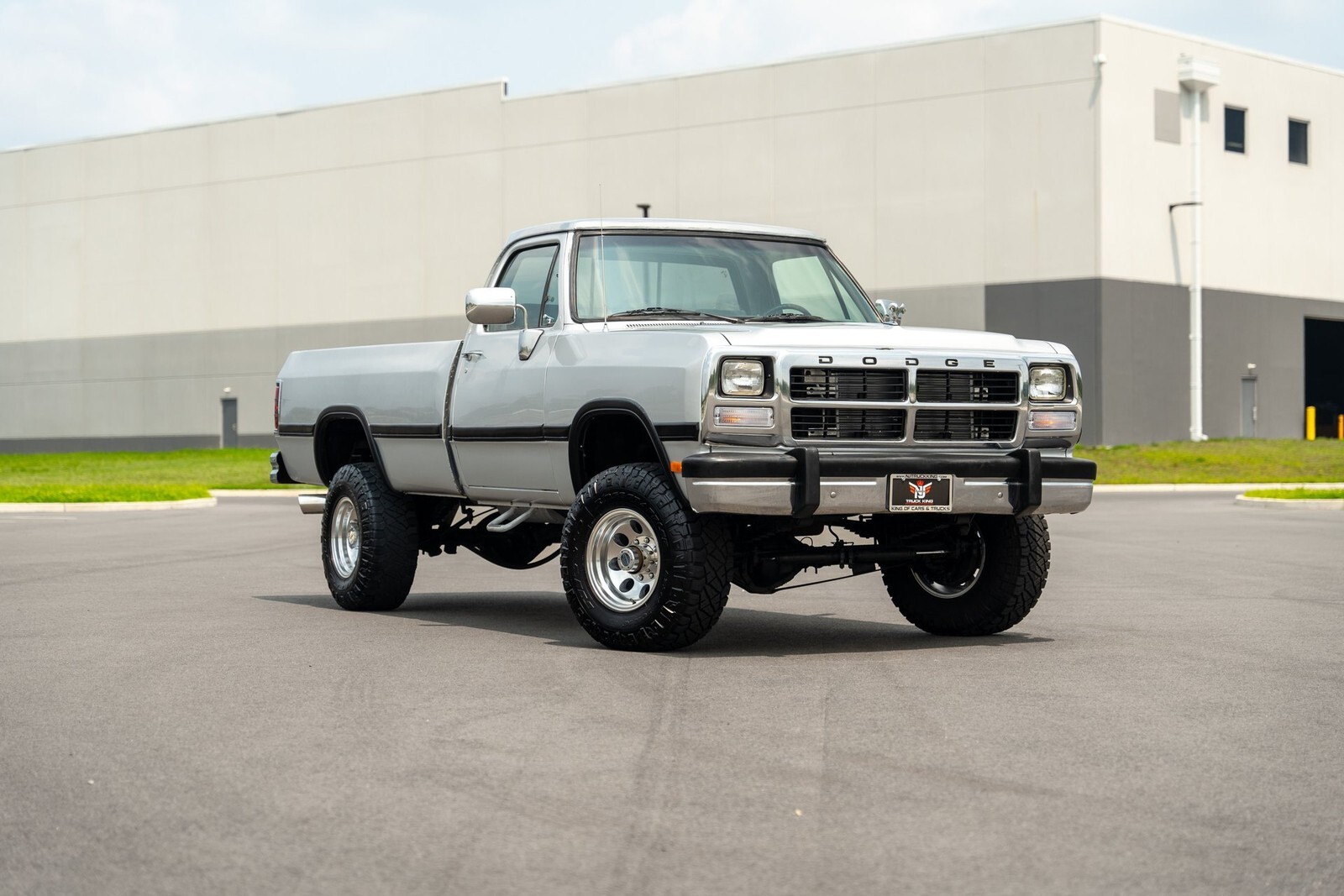 1991 Dodge D350 & W350 Trucks W350 Sweptline 131" WB 4WD - photo 2