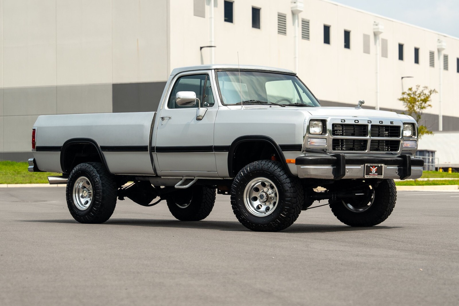 1991 Dodge D350 & W350 Trucks W350 Sweptline 131" WB 4WD - photo 3