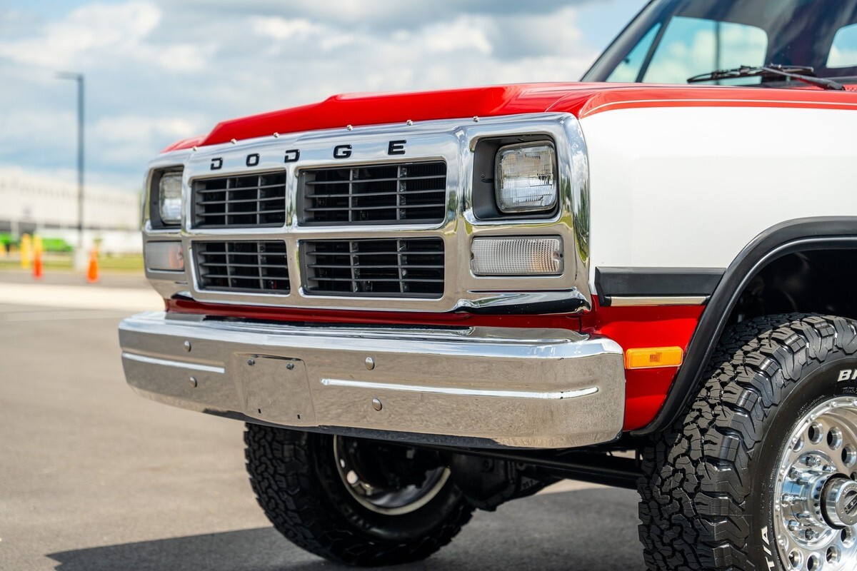 1991 Dodge D250 & W250 Trucks W250 Sweptline 131" WB 4WD - photo 12