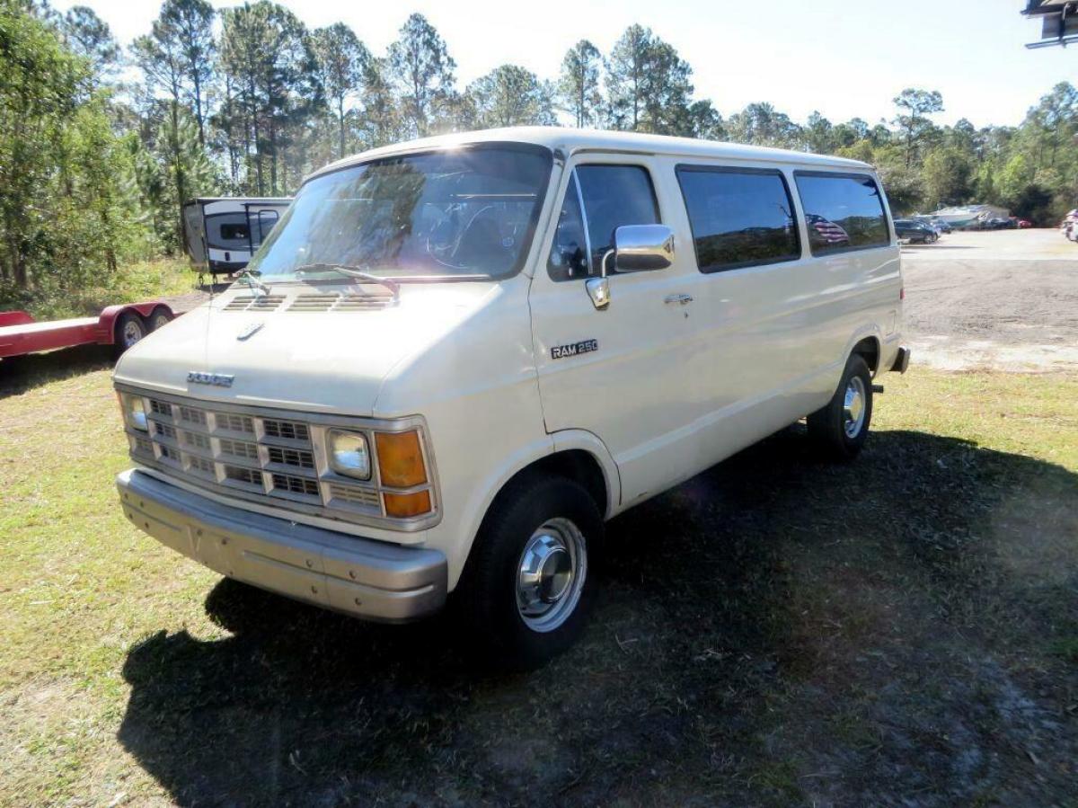 1991 Dodge Ram Van B250 - photo 2