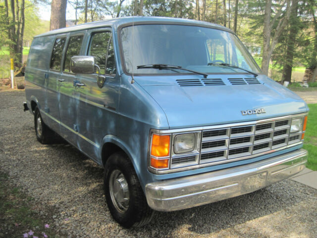 1991 Dodge Ram Van - photo 2