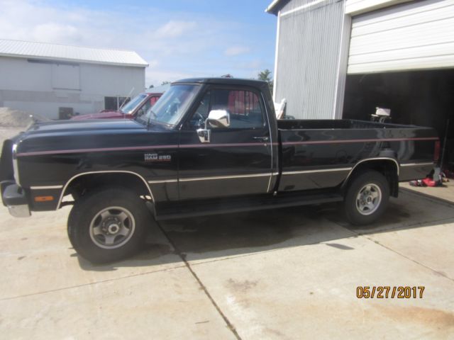 1991 Dodge Ram 2500 Ram W250 LE Regular Cab - photo 2