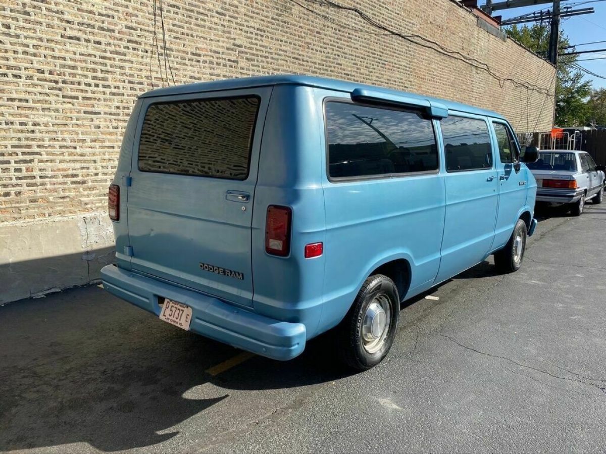 1991 Dodge Ram Wagon B150 - photo 3