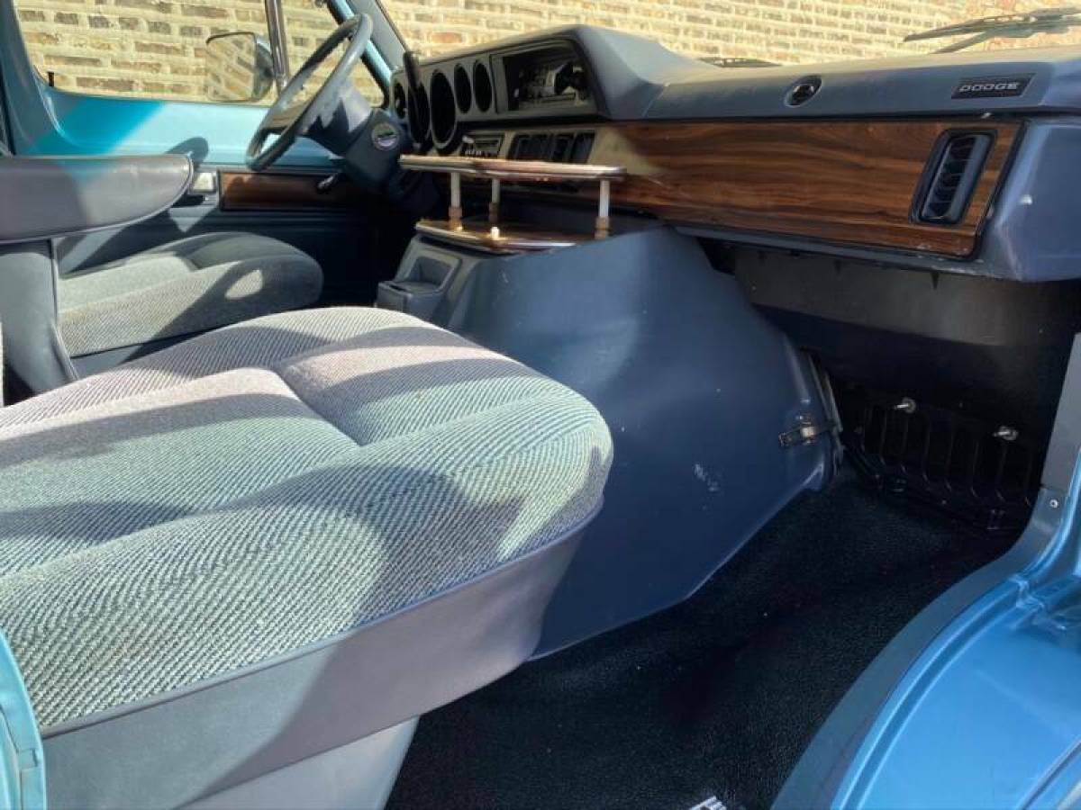 1991 Dodge Ram Wagon B150 - photo 10