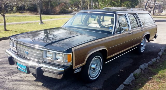1991 Ford Crown Victoria Country Squire LX Station Wagon - photo 2