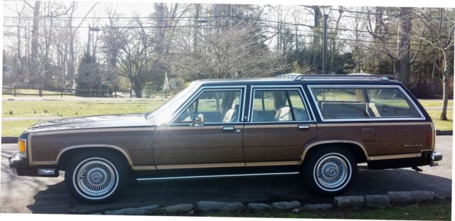 1991 Ford Crown Victoria Country Squire LX Station Wagon - photo 5