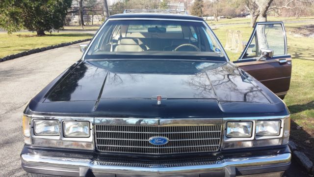 1991 Ford Crown Victoria Country Squire LX Station Wagon - photo 7