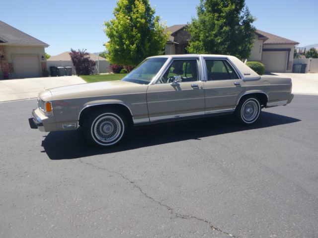 1991 Ford Crown Victoria LX * ONLY 7,414 Extremely Low Miles * LIKE NEW 1991 Ford Crown Victoria LX
