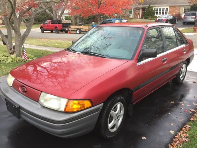 1991 Ford Escort - Hatchback - 4 doors - photo 3
