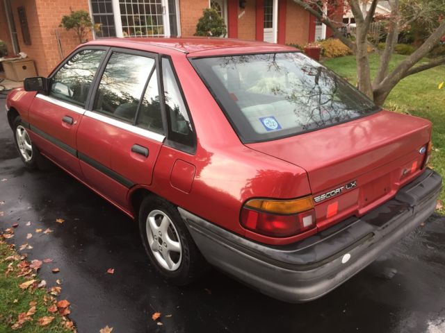 1991 Ford Escort - Hatchback - 4 doors - photo 4