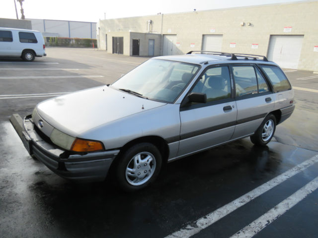 1991 Ford Escort - photo 2