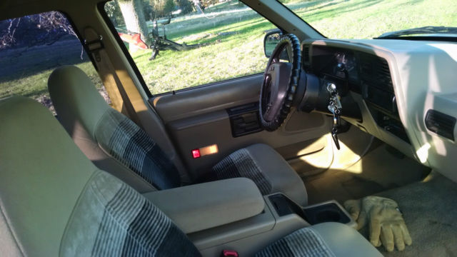 1991 Ford Explorer XLT Sport Utility 4-Door - photo 2