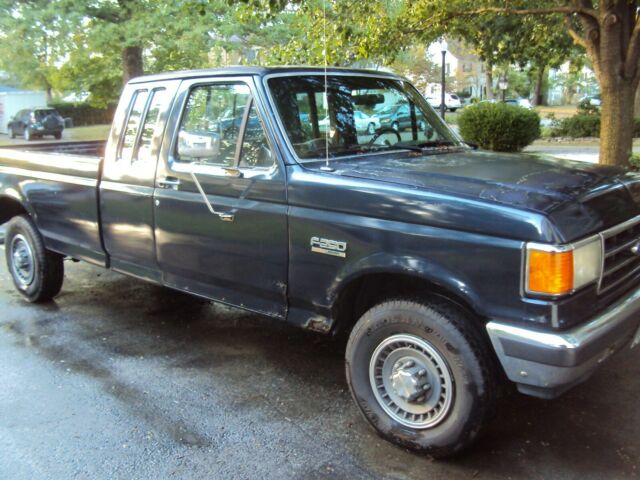 1991 Ford F-250 7.3L Diesel International Harvester 8' Bed Extended Cab Pick Up 1991 Ford F-250 LXT Lariat