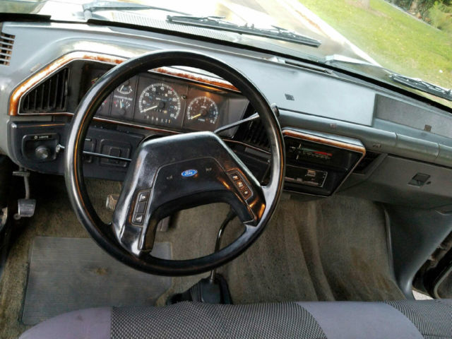 1991 Ford F-150 XLT LARIAT 4X4 SHORT BED 5.8 EFI V8 RUST FREE 4WD - photo 11