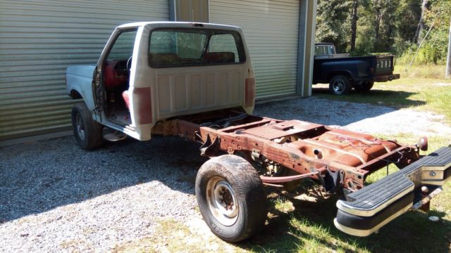 1991 Ford F250 four wheel drive complete suspension. Some extra parts also. 1991 Ford F-250