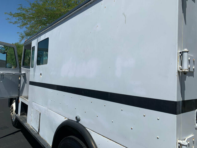 1991 Ford F-700 ARMORED TRUCK - photo 10