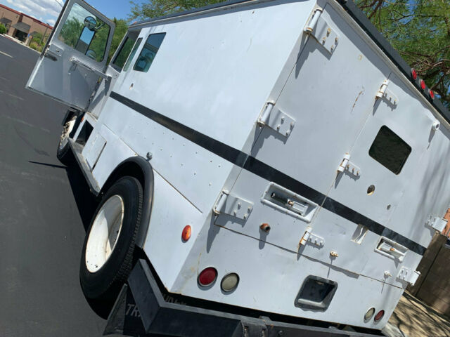1991 Ford F-700 ARMORED TRUCK - photo 9