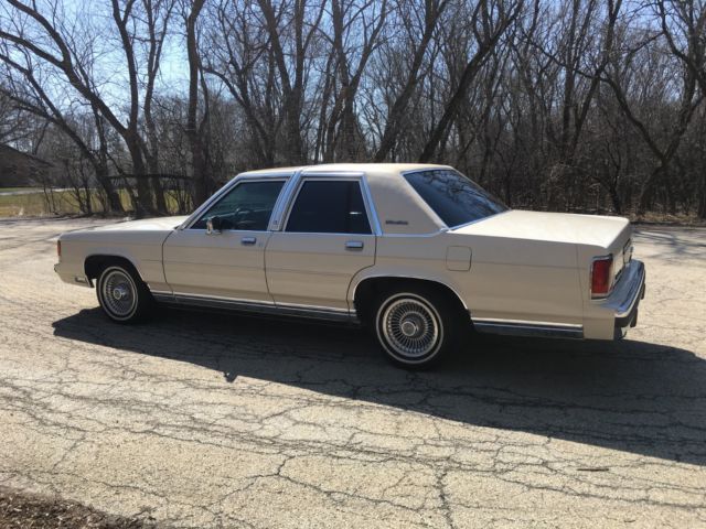 1991 Ford Crown Victoria LX - photo 2