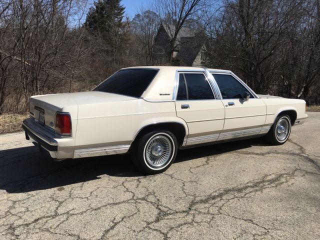 1991 Ford Crown Victoria LX - photo 4