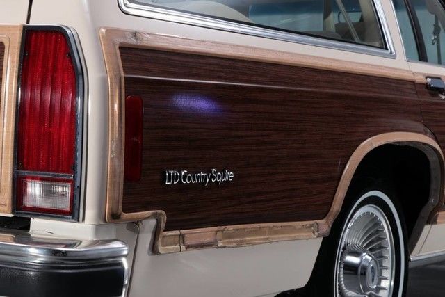 1991 Ford LTD Crown Victoria LX Country Squire - photo 13