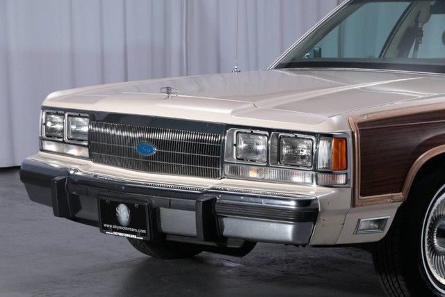 1991 Ford LTD Crown Victoria LX Country Squire - photo 4