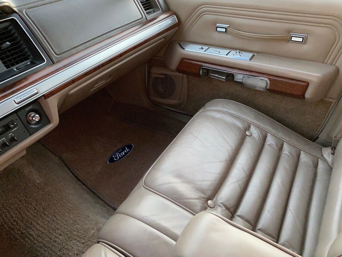 1991 Ford Crown Victoria LTD LX Station Wagon - photo 10