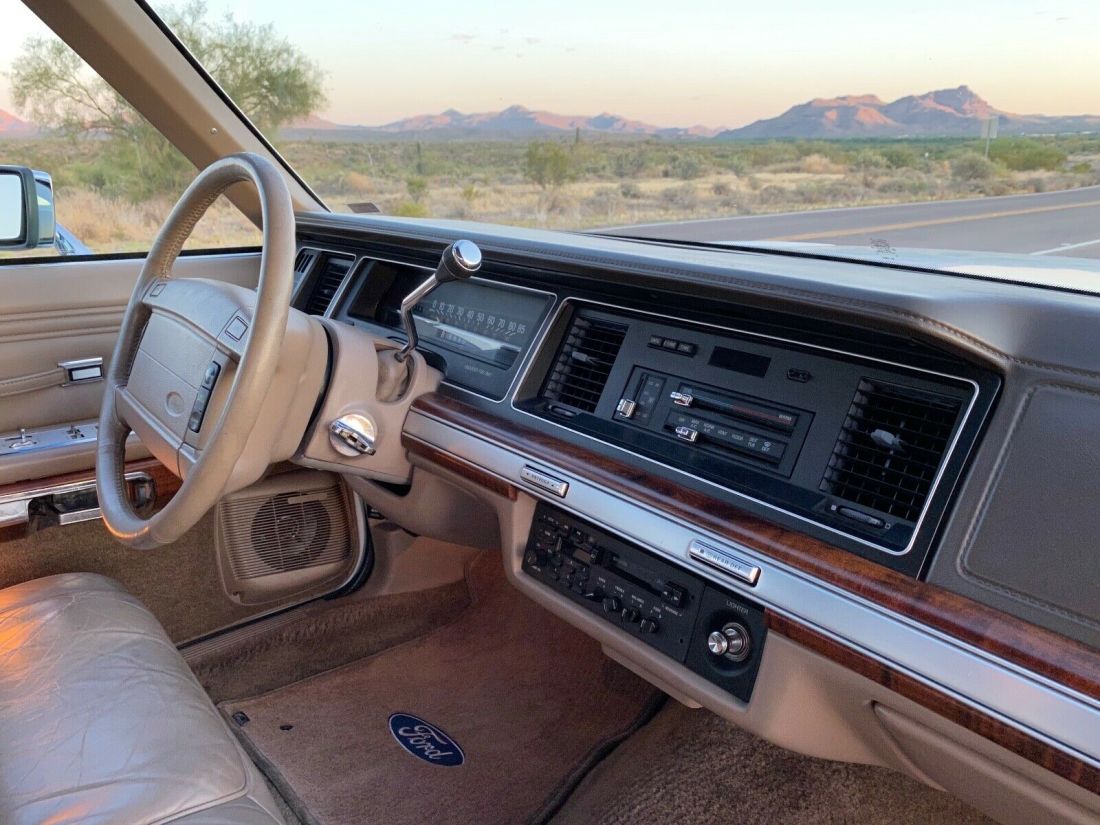 1991 Ford Crown Victoria LTD LX Station Wagon - photo 12