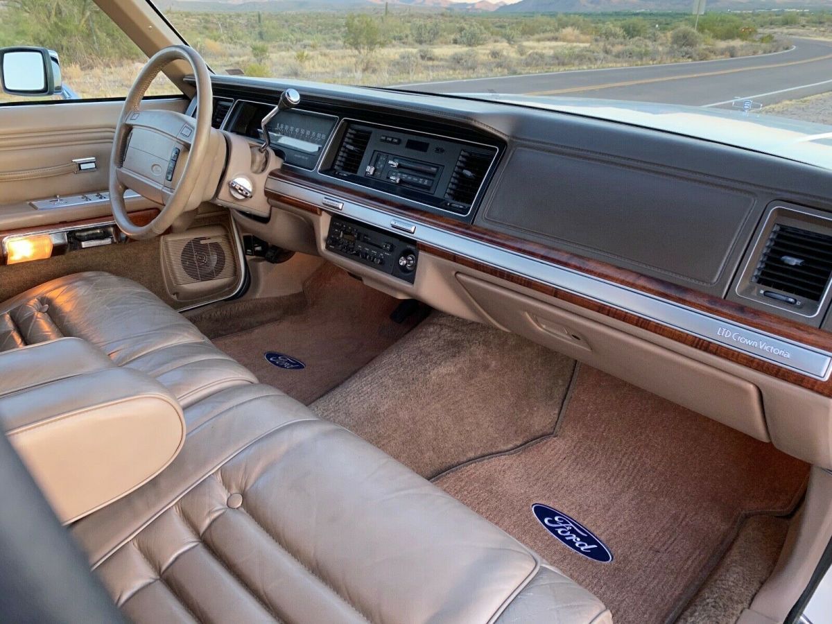 1991 Ford Crown Victoria LTD LX Station Wagon - photo 13