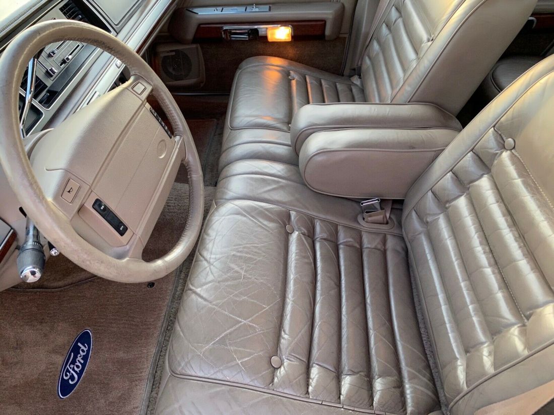 1991 Ford Crown Victoria LTD LX Station Wagon - photo 8
