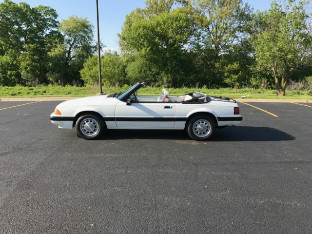 1991 FORD MUSTANG CONVERTIBLE WITH ONLY 8,623 MILES 1991 Ford Mustang LX