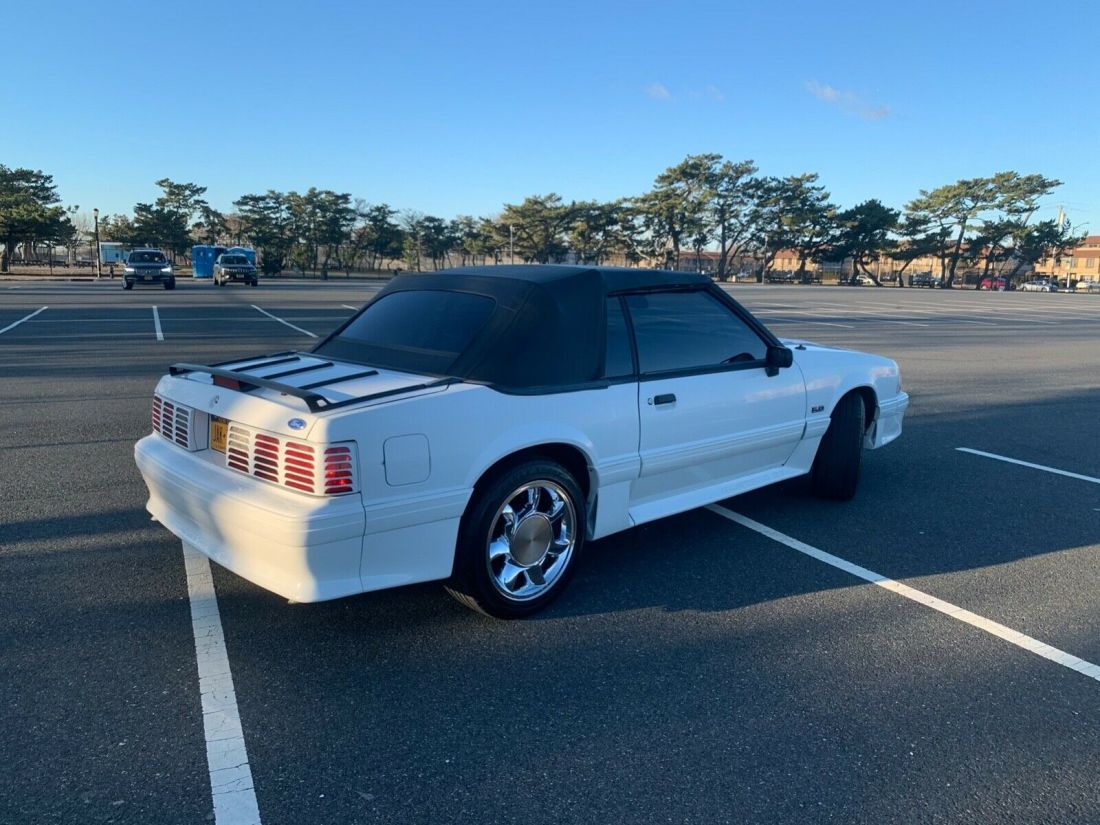 1991 Ford Mustang GT Convertible - photo 2
