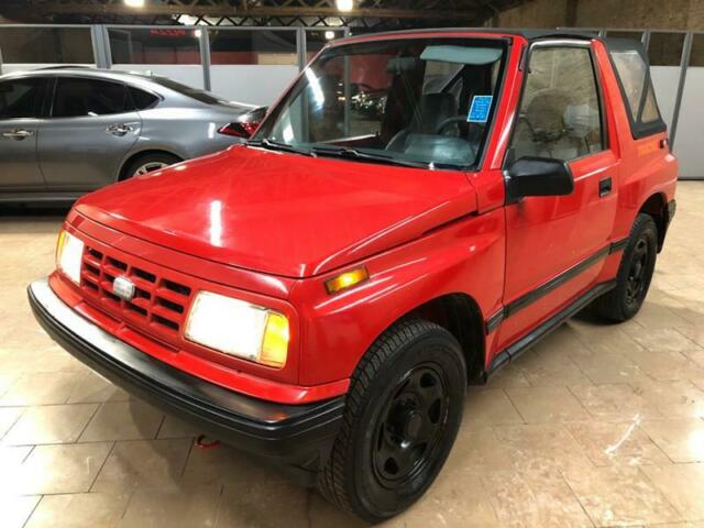 1991 GEO Tracker Base 2dr SUV w/ Soft Top Manual 5-Speed RWD I4 1.6L Gasoline 1991 Geo Tracker Base 2dr SUV w/ Soft Top