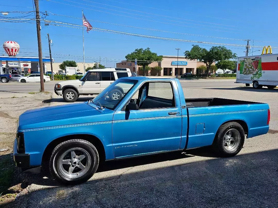1991 GMC Sonoma 1991 GMC Sonoma short bed V8 engine 1991 GMC Sonoma 1991 GMC Sonoma short bed V8