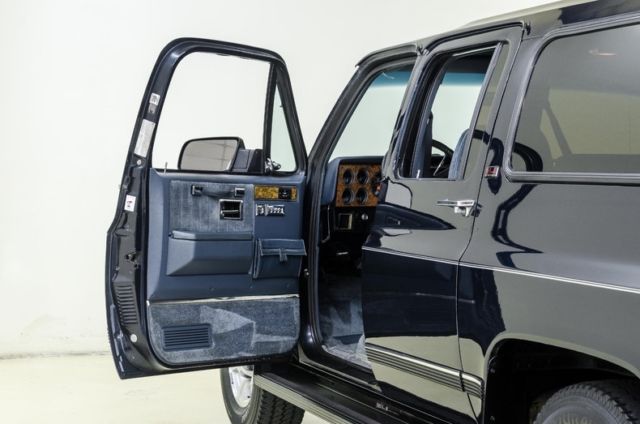 1991 GMC Suburban -- - photo 9