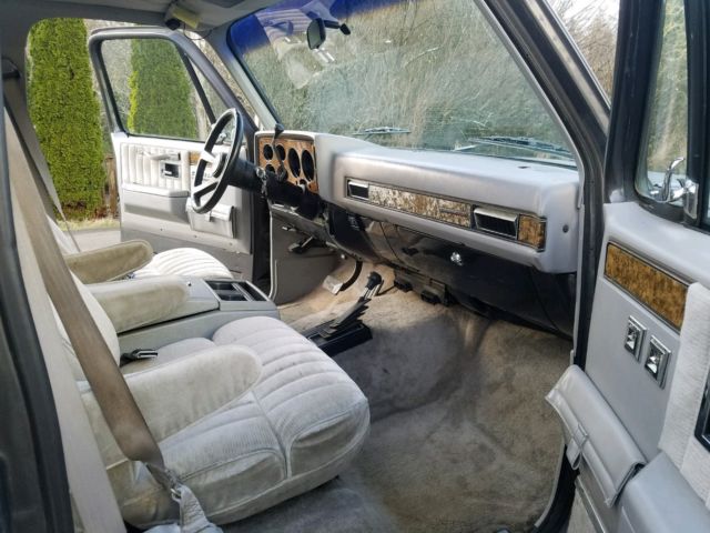 1991 GMC Suburban SLE - photo 3