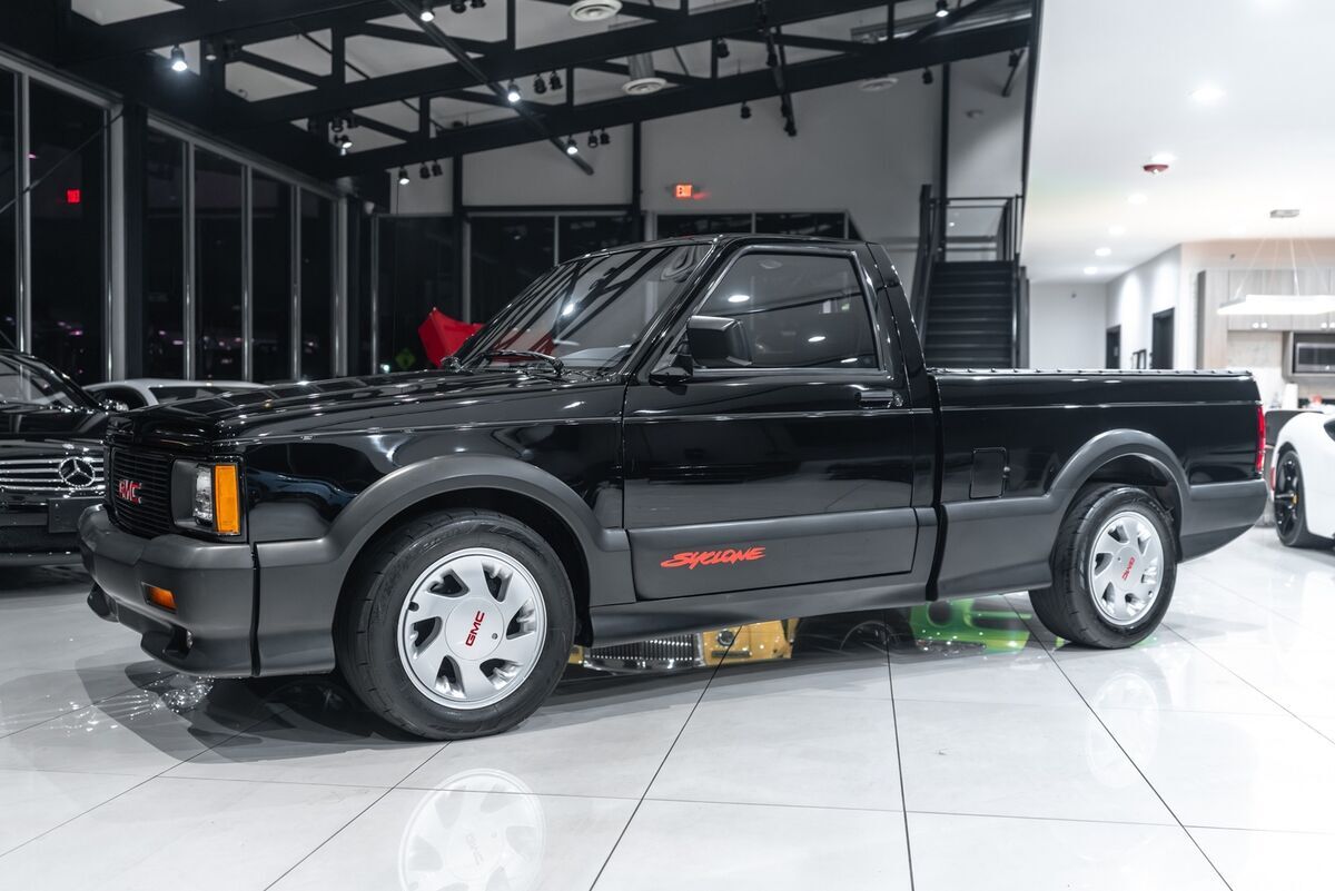 1991 GMC Syclone Pickup AWD V6 Turbo! ONLY 23k Miles! Collector Qua - photo 2