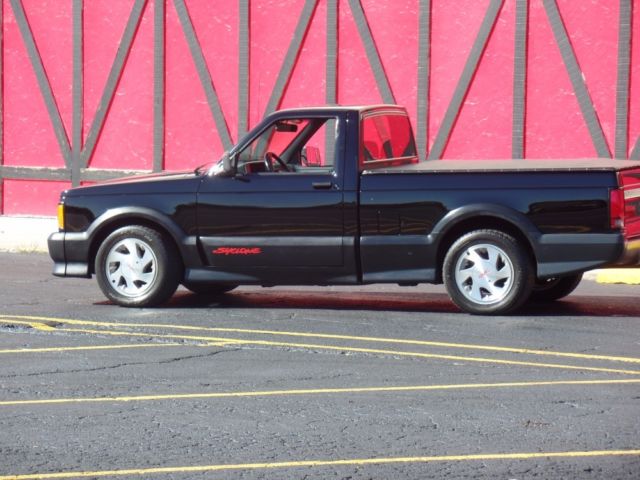 1991 GMC Syclone -RARE-TURBO 6 CYLINDER- BLACK ON BLACK-Clean carfa - photo 13