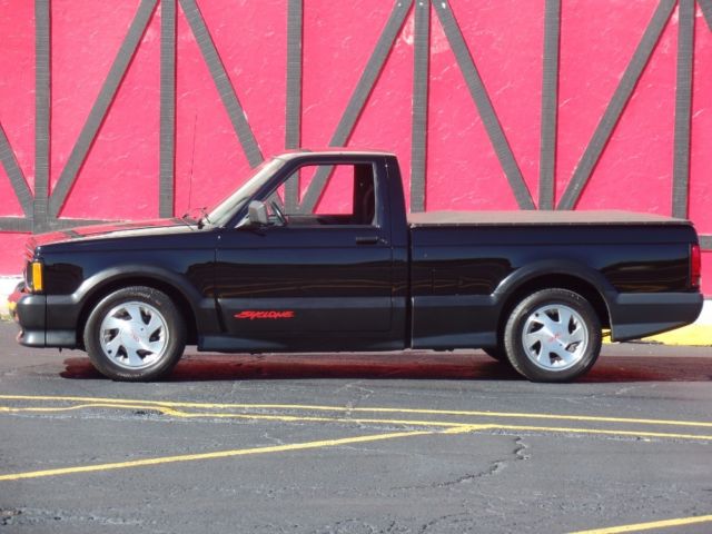 1991 GMC Syclone -RARE-TURBO 6 CYLINDER- BLACK ON BLACK-Clean carfa - photo 12