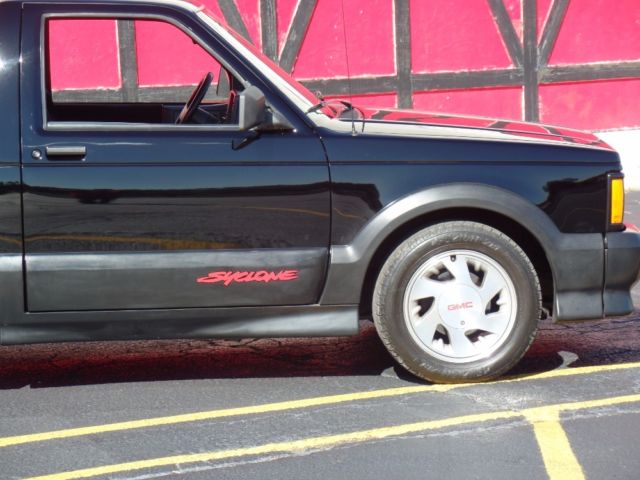 1991 GMC Syclone -RARE-TURBO 6 CYLINDER- BLACK ON BLACK-Clean carfa - photo 7